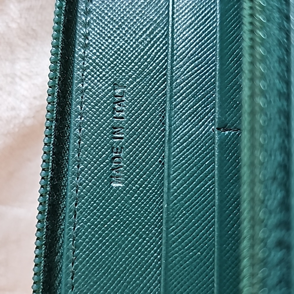 PRADA WALLET - Picture 4 of 15